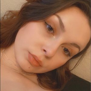 Meet your Posher, Chloe